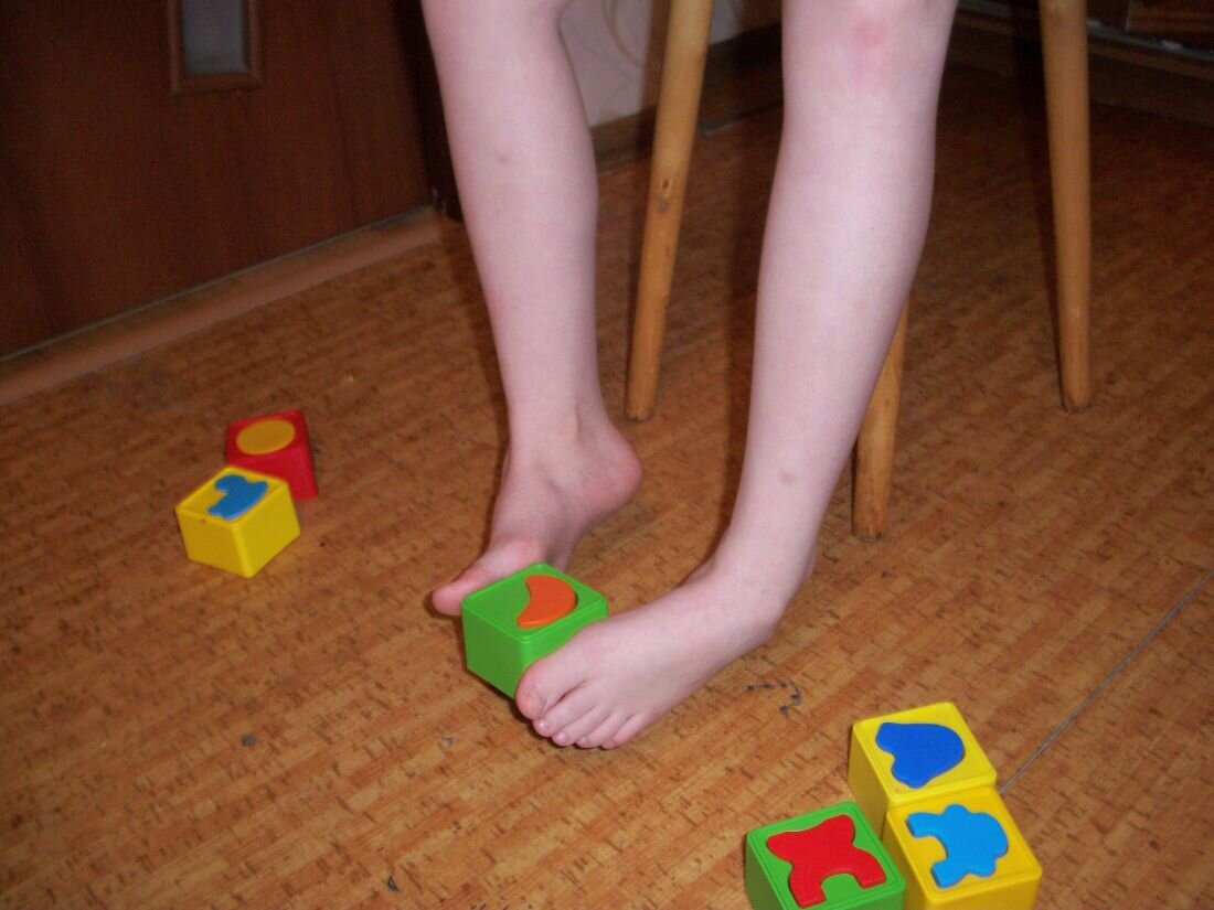 Строим башню ногами!