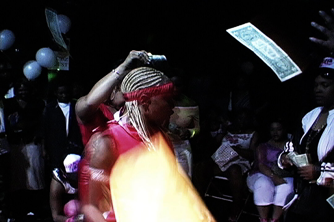 Кадр из фильма "Shakedown" режиссера Лейлы Вайнрауб 