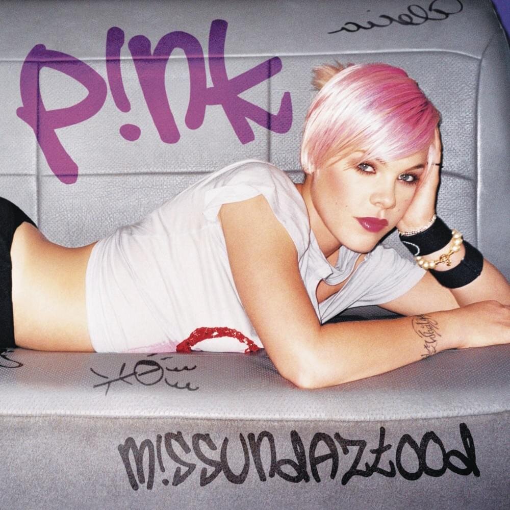 Pink albums. Пинк Алиша Мур. Пинк певица 2000. Пинк певица 2022. Пинк певица молодая.