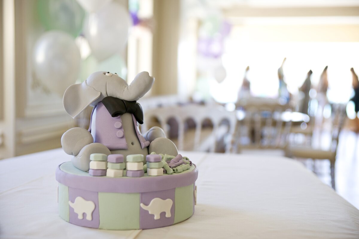 Торт-один из главных атрибутов праздника. На сегодняшний день, существует множество профессионалов, которые могут сделать сладости для детей не только очень красивыми но и полезными