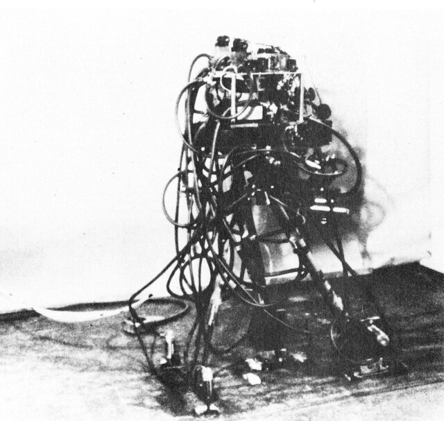 Первая "трехногая" модель