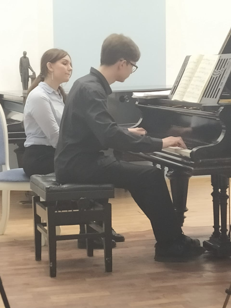 Никита Мелихов исполняет прелюдии Бориса Гольца