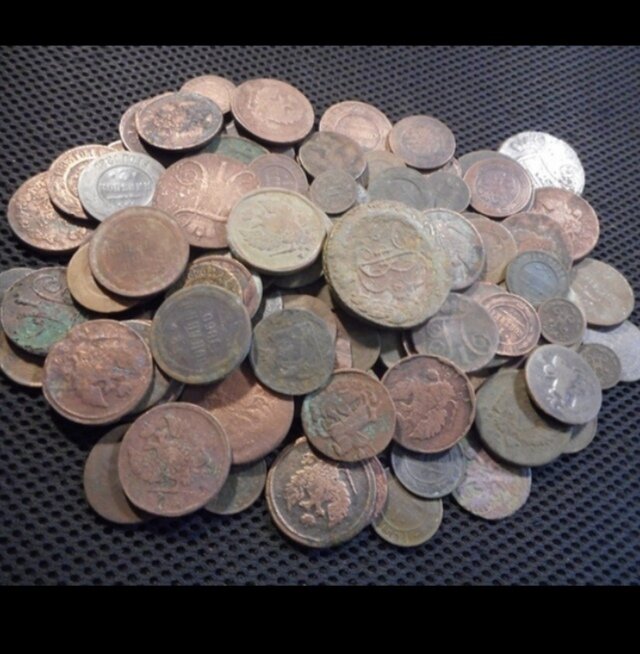 Куча монет.