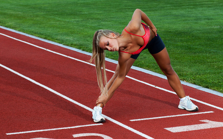Подготовка к бегу на 60 метров. ГТО - программа физического воспитания. Фото Яндекс.поиск