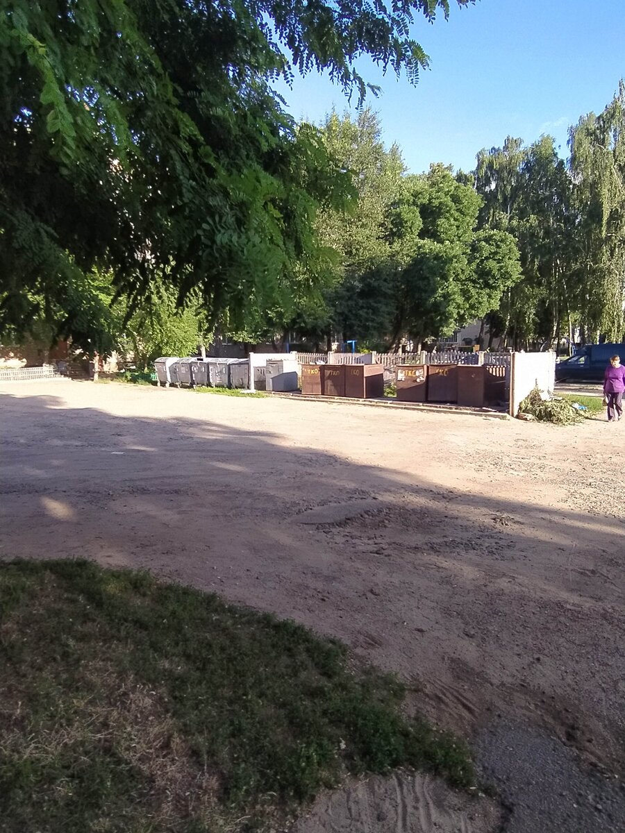 Мой двор, я видел и более организованные площадки. Лучше так, чем никак вообще.