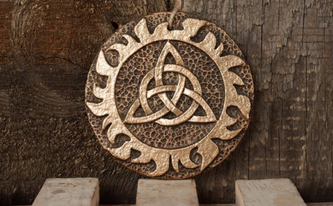 Оберег Триглав