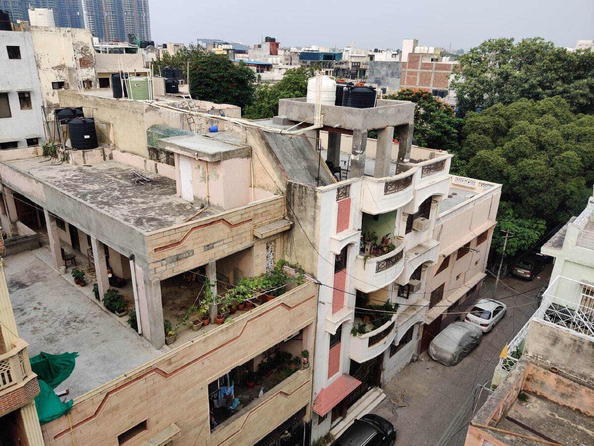 Все крыши индийских домов с баками