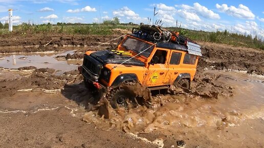 Land Rover Defender по грязи!