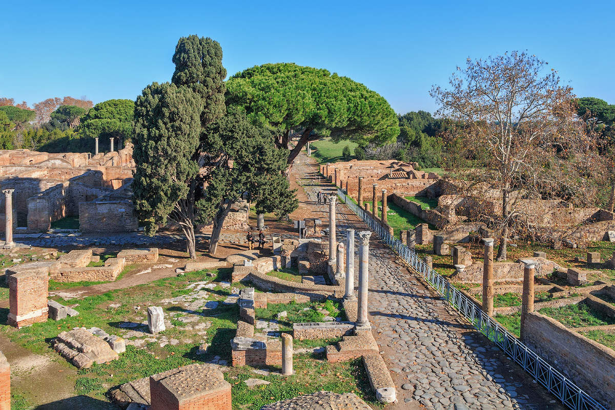 Руины древней Остии, города-порта недалеко от Рима, покинутого местными жителями