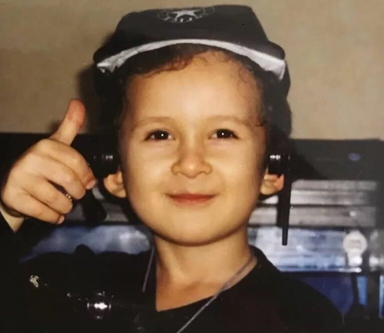 Детское фото исполнителя