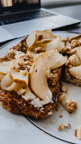 Французский тост с грушей и рикоттой Интересное прочтение классического французского тоста