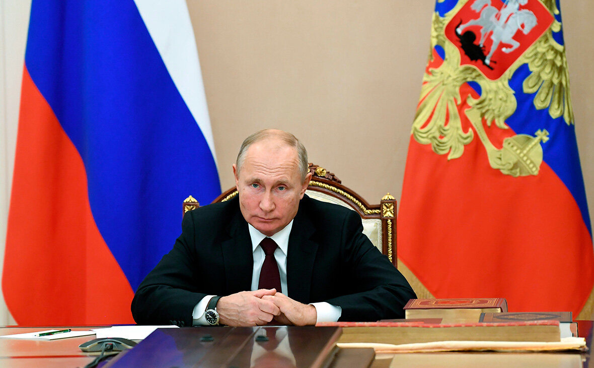 Владимир Путин (Фото: Алексей Никольский / РИА Новости) 
Данные британских СМИ о состоянии здоровья президента Владимира Путина и его планах уйти в отставку — это чушь, заявил пресс-секретарь главы государства Дмитрий Песков, передает ТАСС. 
«Нет. Здоровье у него отменное», — сказал Песков.

6 ноября британский таблоид Daily Mail опубликовал статью, в которой утверждал, что Владимир Путин уйдет в отставку в январе из-за проблем со здоровьем. Газета ссылалась на слова политолога Валерия Соловья и сообщала о предположениях неизвестных аналитиков.



