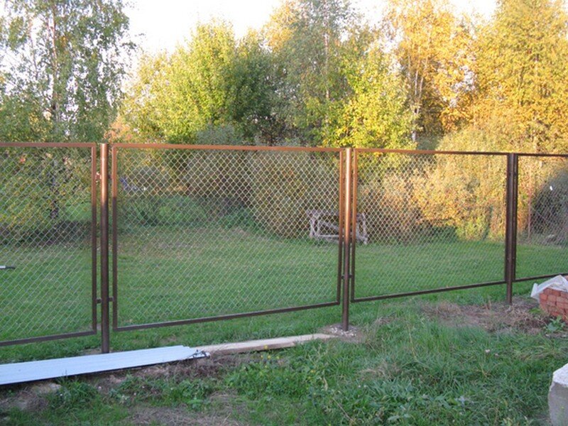 Забор из сетки рабица в раме