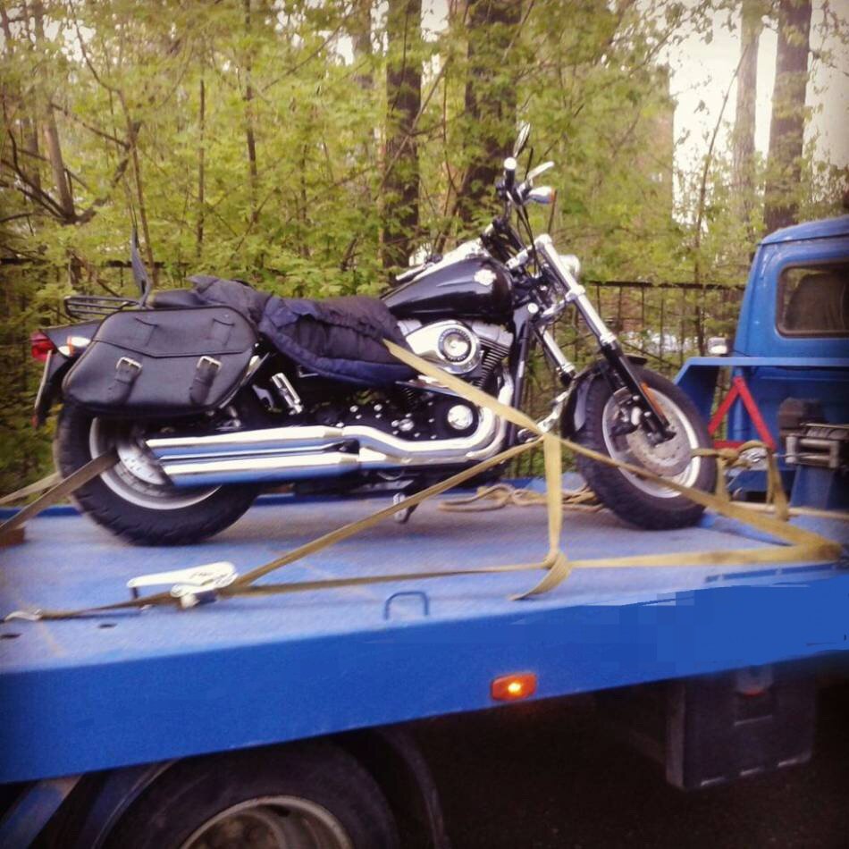 Вот так выглядит крепеж мотоцикла не опытными исполнителями.