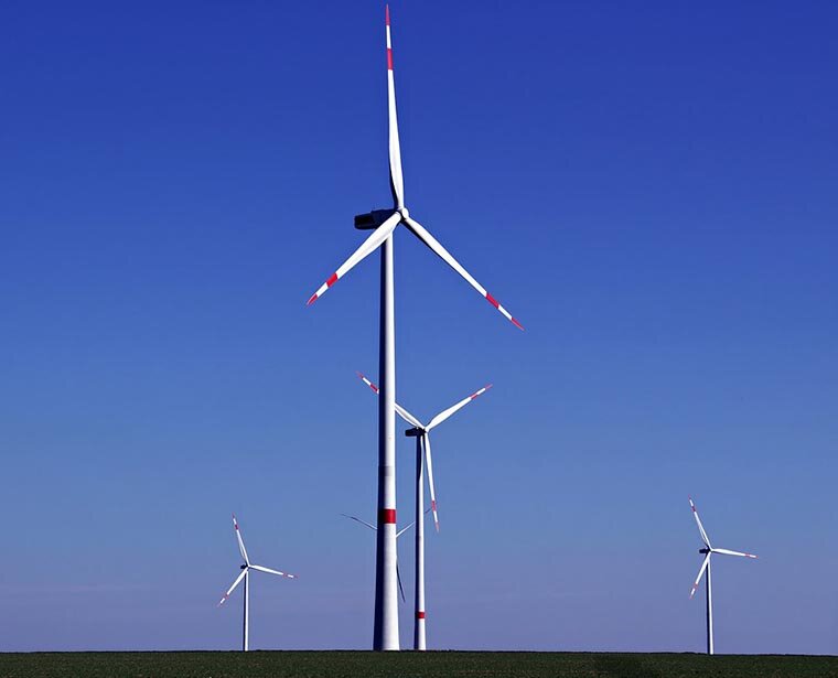 Ветряные электростанции дают чистую энергию, но их очень дорого строить и обслуживать