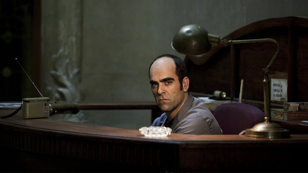 Этот драматический триллер способен впечатлить и даже слегка шокировать неискушенного зрителя, не смотревшего «Ловушку» с Хилари Суонк. И если уж сравнивать эти два фильма, то "Крепкий сон" намного интереснее