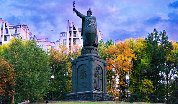 Памятник князю Владимиру Святому в Белгороде