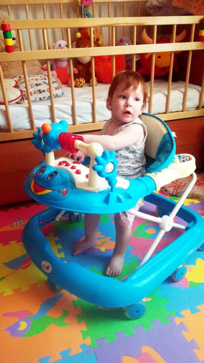 Серёжа в ходунках.  Жизнь прекрасна!