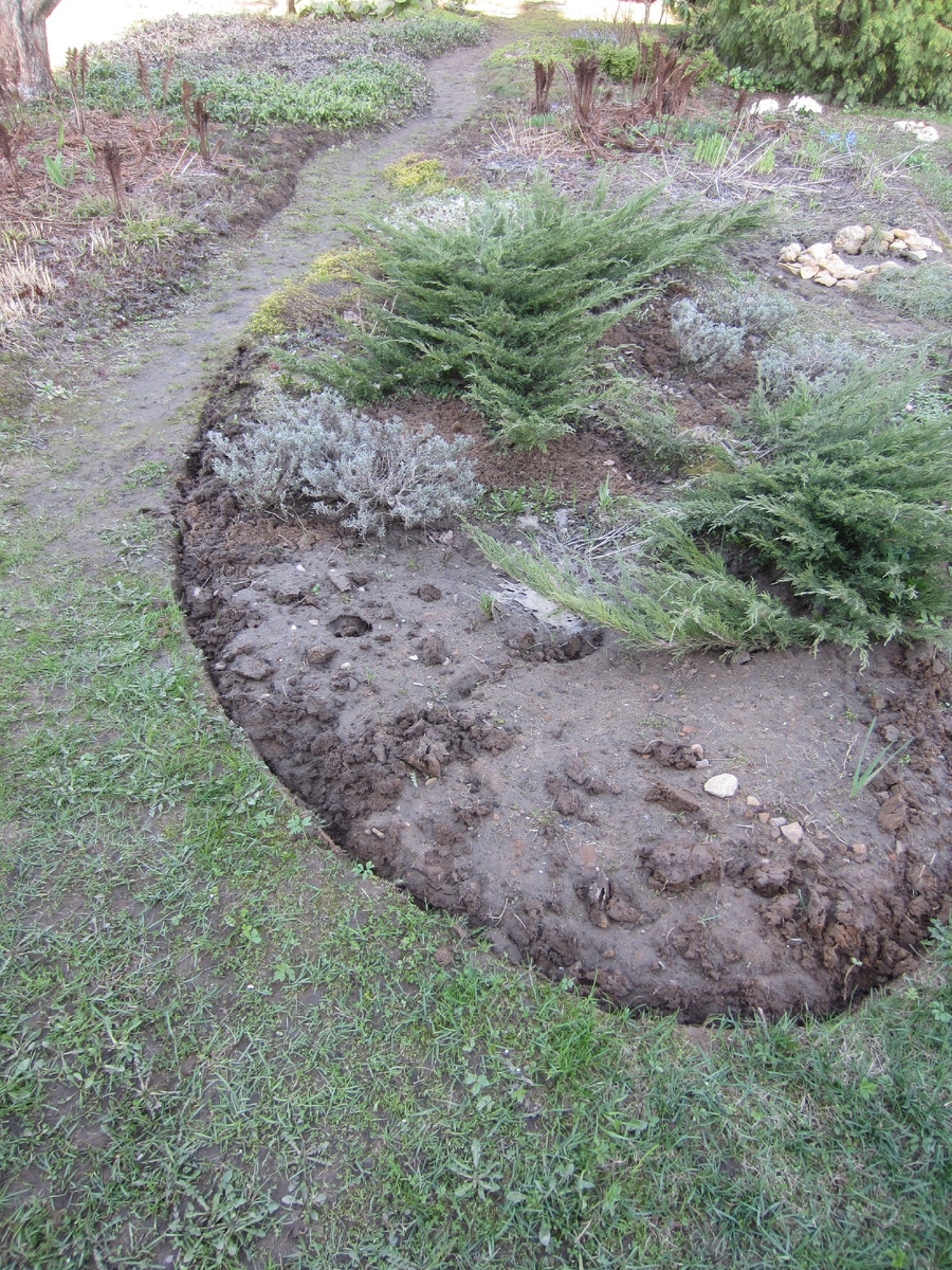 Наш сад в процессе очередного преобразования. Лет 15 назад...