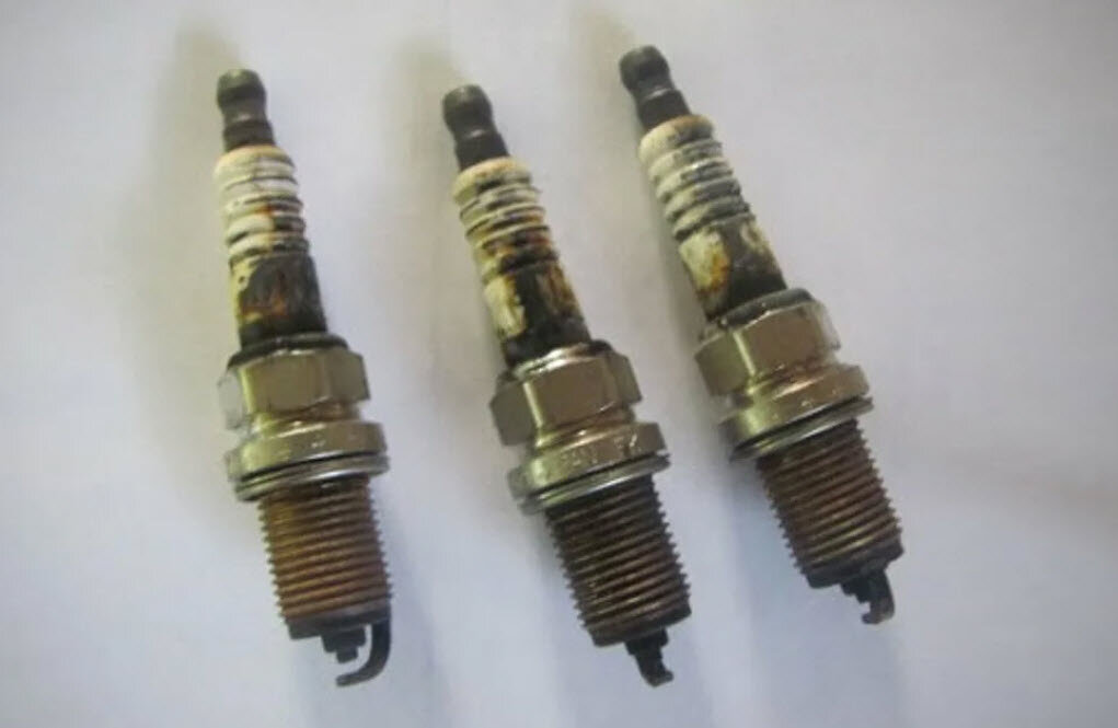 О чем говорит коричневый ободок на свечах зажигания и можно ли так ...