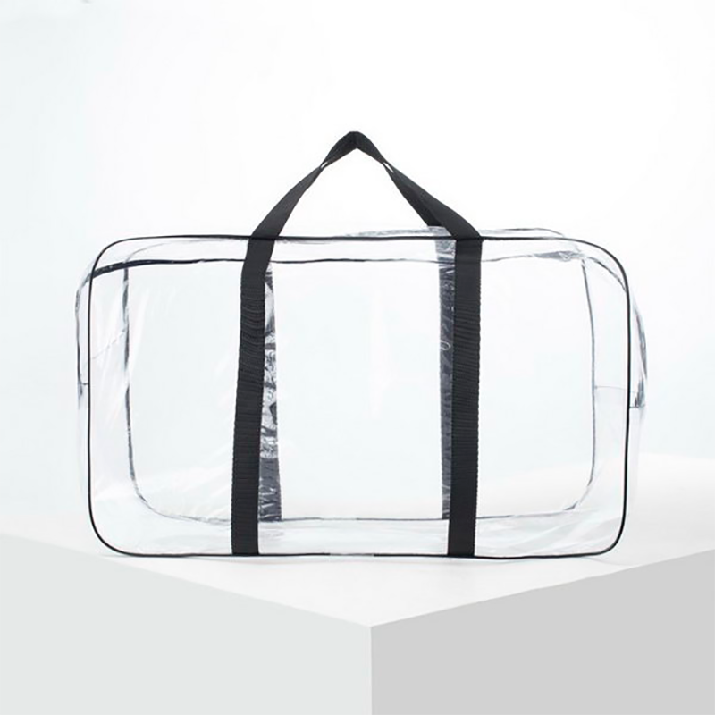 По запросу «сумка в роддом» в интернет-магазинах обычно предлагают вот такие сумки. На самом деле они необязательно должны быть прозрачными: главное, чтобы материал легко мылся обычной водой