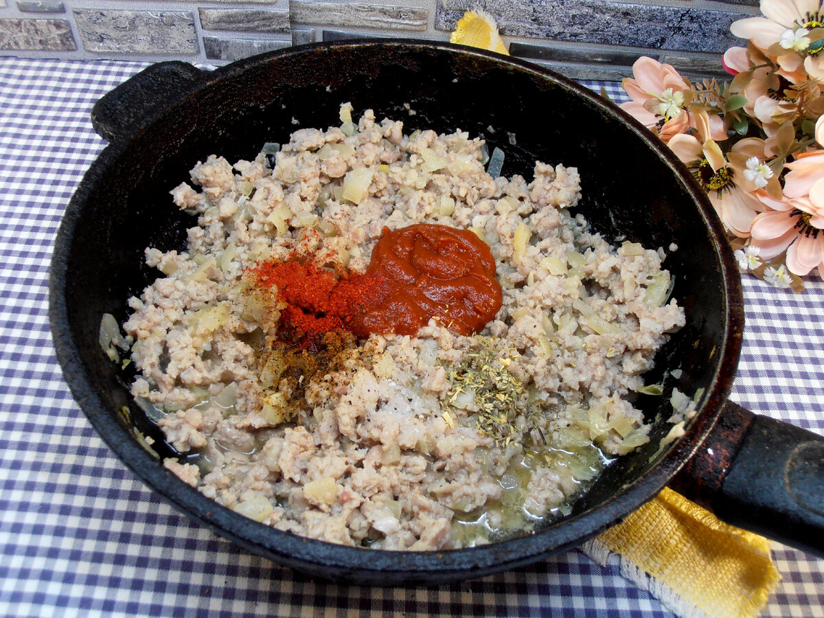 Макароны с фаршем и томатной пастой по флотски на сковороде рецепт фото пошагово и видео