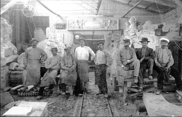 Рабочие завода Yxhults Stenhuggeri по производству пенобетона 