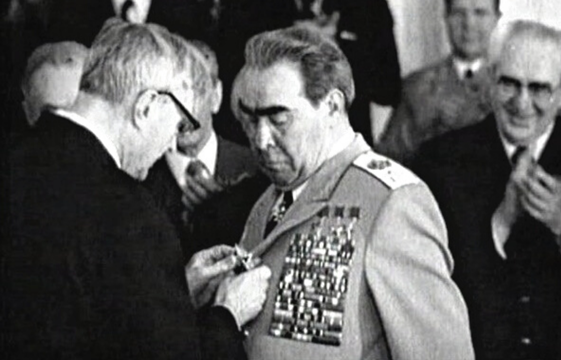 Награждение Брежнева орденом победа. Награждение Брежнева 1982. Был ли в калининграде брежнев