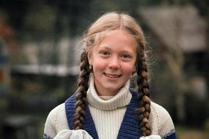  В любимой многими советской комедии «Любовь и голуби» Лада Сизоненко сыграла младшую дочь Василия и Надюхи — Олю, «папину заступницу».