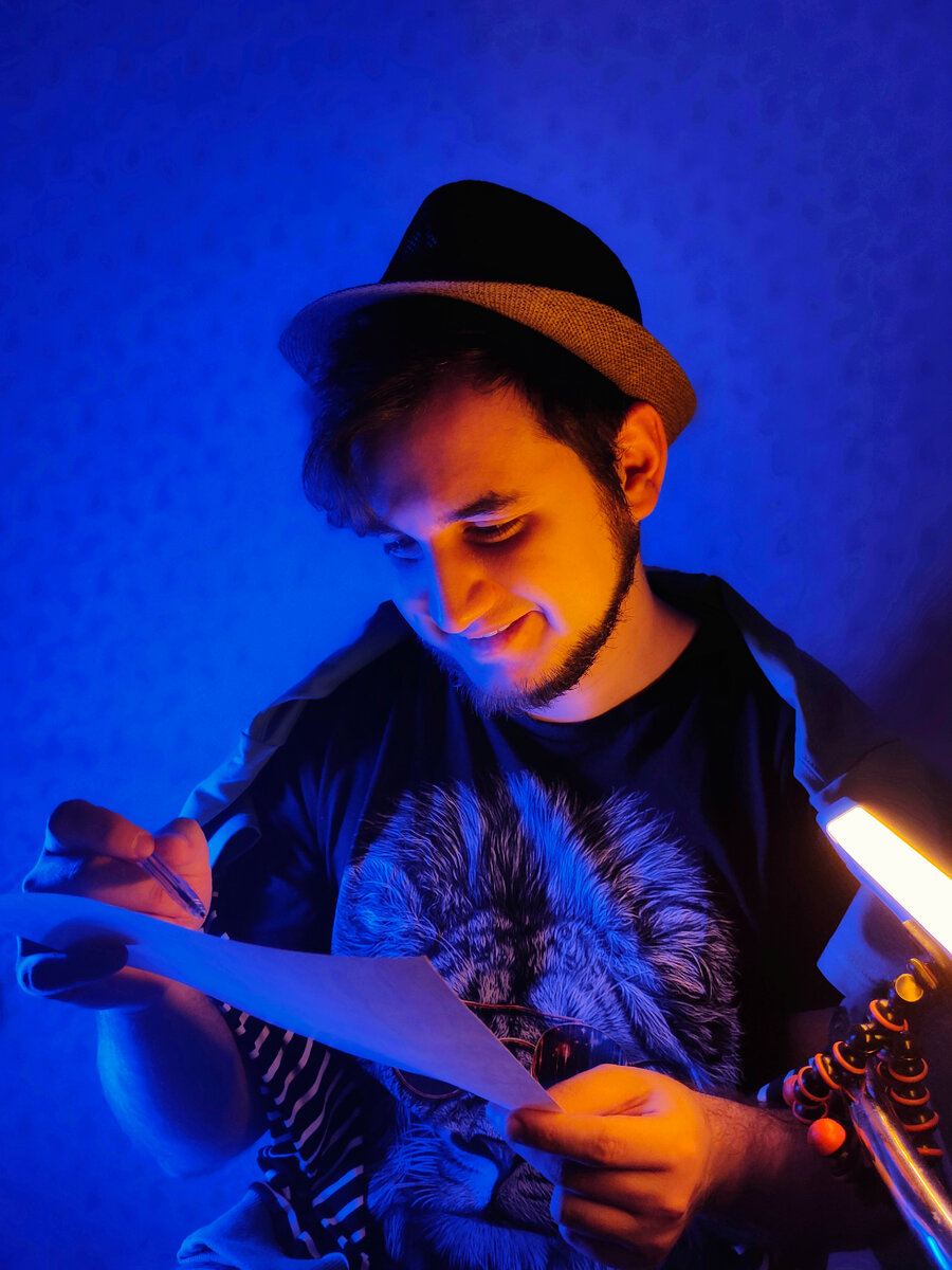 Привет, друзья! На связи Руслан Салим ✌

А это мой авторский проект «ЗВЕЗДИМ ПУБЛИЧНО», где ваш покорный слуга выступает в роли ведущего, освещая самые интересные инфоповоды и сплетни из мира отечественного шоу-бизнеса. Присоединяйтесь к нашему комьюнити и давайте звездить вместе! 😜

Кстати, как вы думаете, про какую знаменитость будет первая сплетня?)) ⭐ Расскажу уже совсем скоро!

#ЗвездимПублично