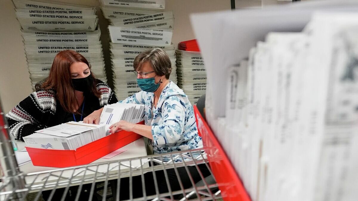    Подсчет голосов на выборах президента США, Пенсильвания© AP Photo / Mary Altaffer