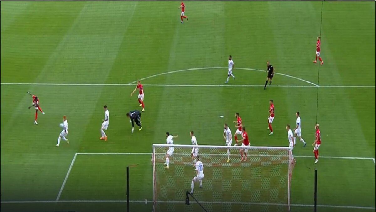 Мартинс забивает гол