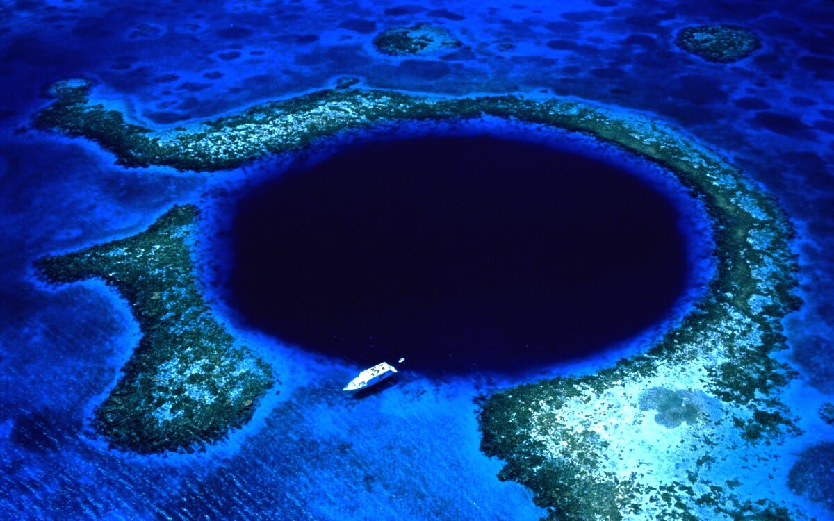 Но Марианская впадина, самая глубокая естественная точка мира