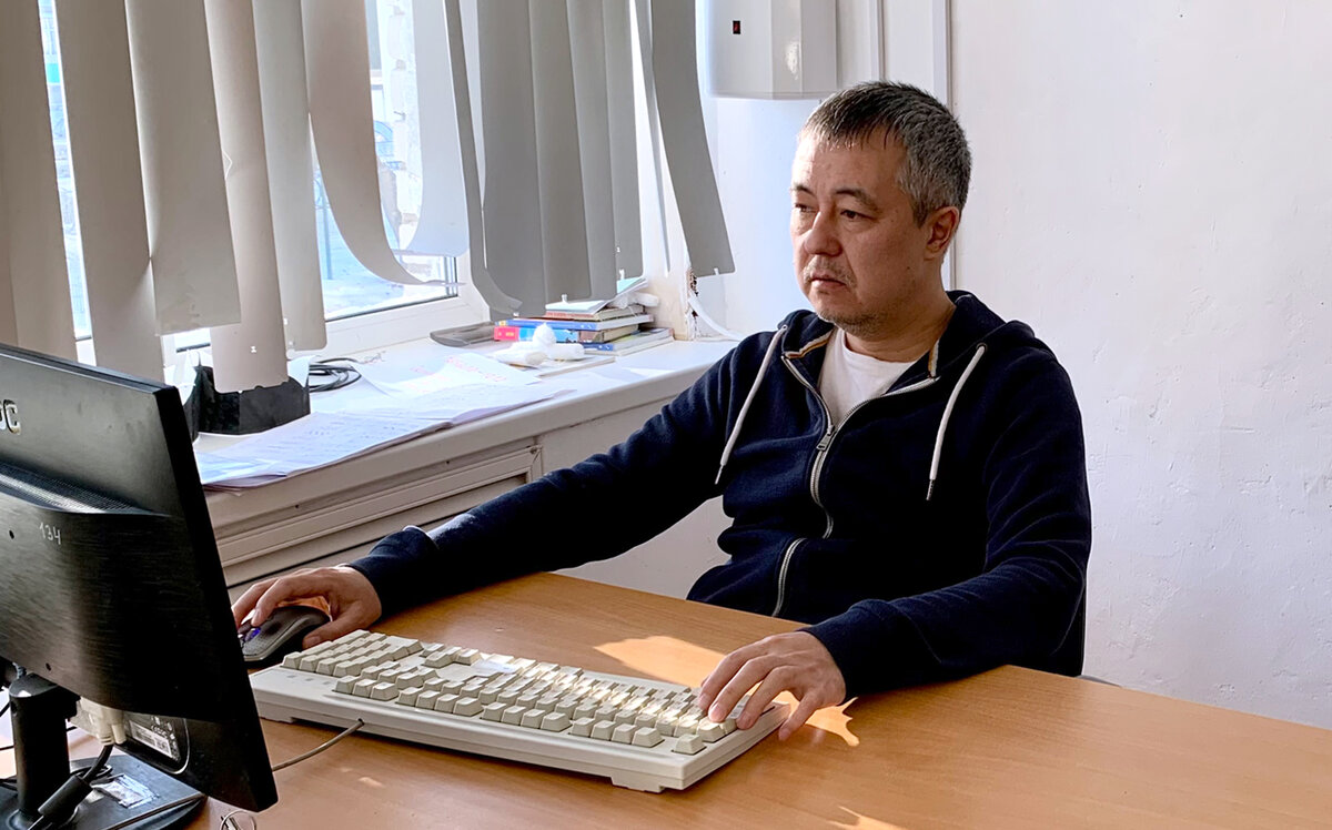 Сельский учитель делает очередной отчёт