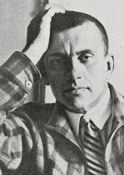 В. Маяковский. Фото Осипа Брика. 1928