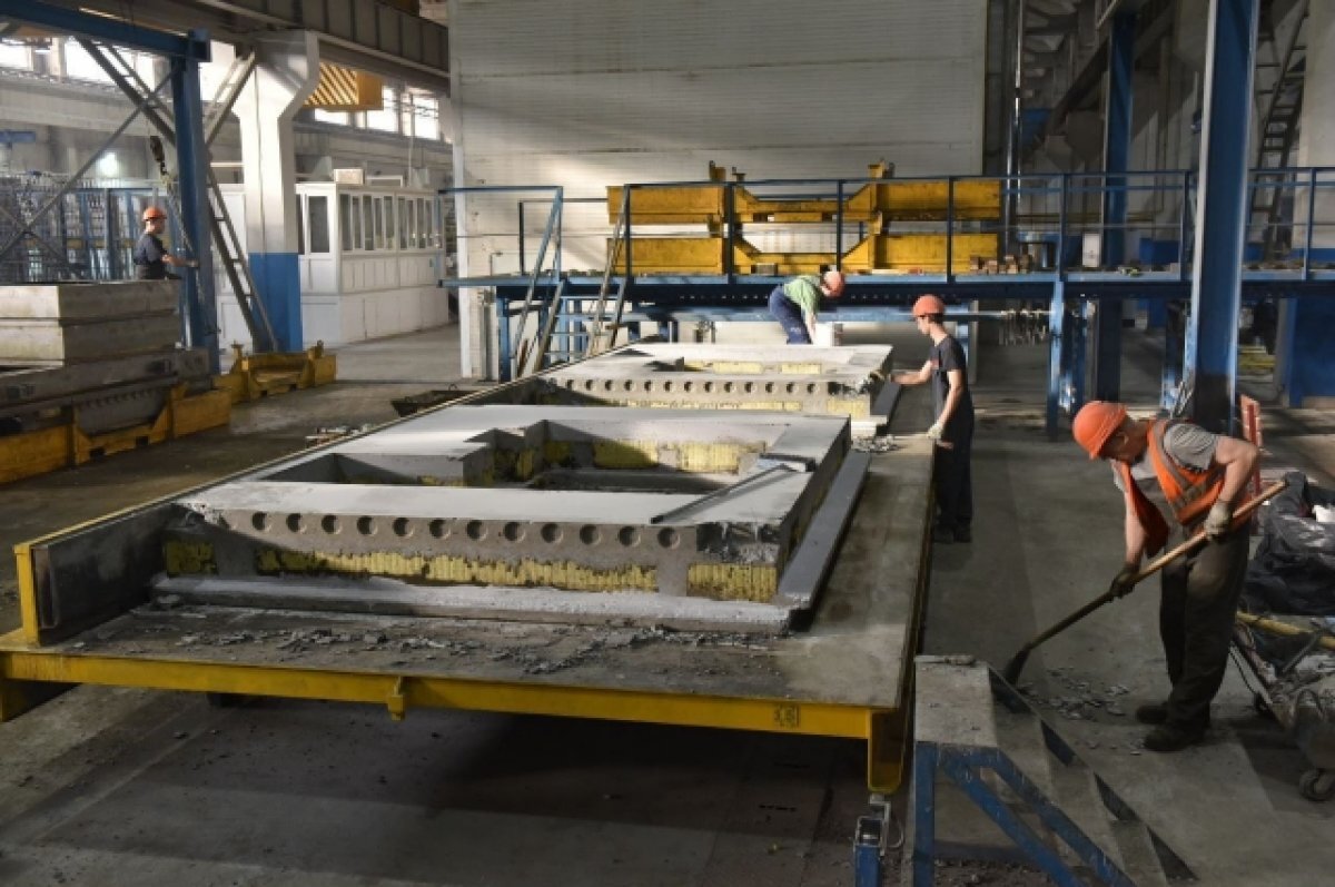    Сергей Шелест посетил предприятие ГК «Стройбетон», где трудится 1300 омичей