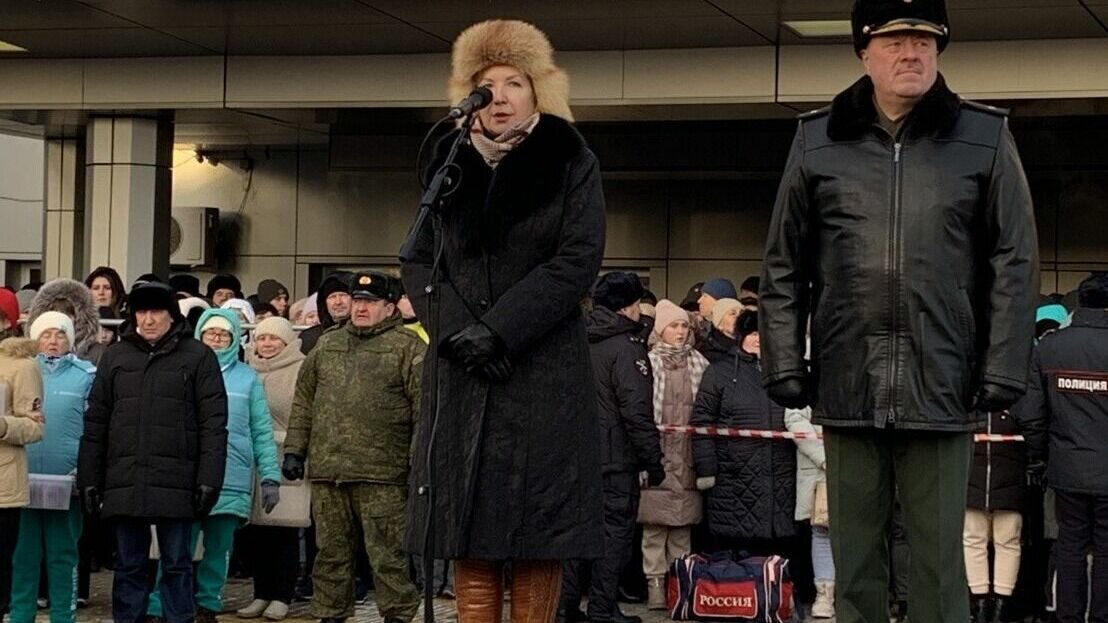     В областной столице на железнодорожном вокзале 21 ноября в 15:30 проходит отправка мобилизованных бойцов на службу, сообщает информцентр правительства Тюменской области. Мероприятие проходит в торжественной обстановке.