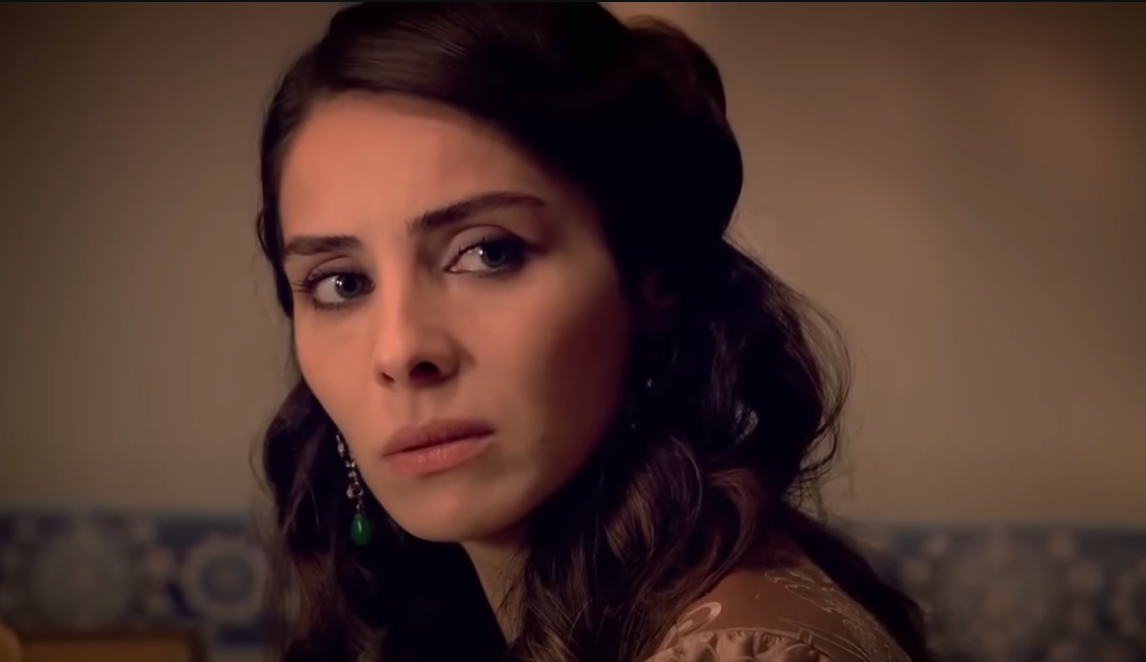 Потерянный взгляд девушки, ещё секунду назад уверенной, что жизнь её не изменится