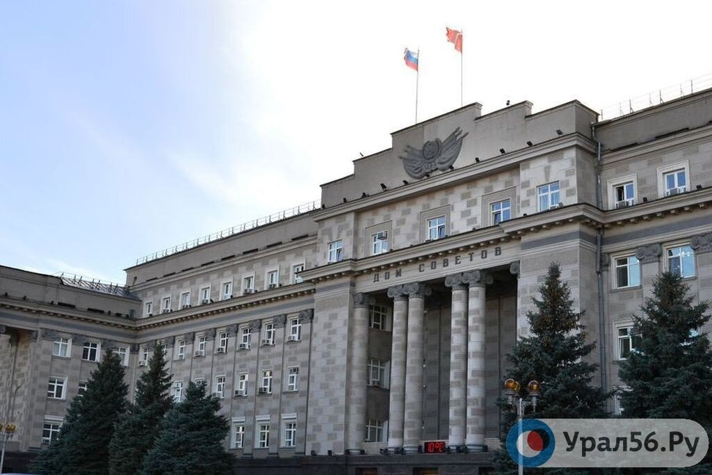    После двух бутылок виски два жителя Оренбурга вышли на «пикет» к Дому Советов и показывали флаг на телефоне. Их арестовали