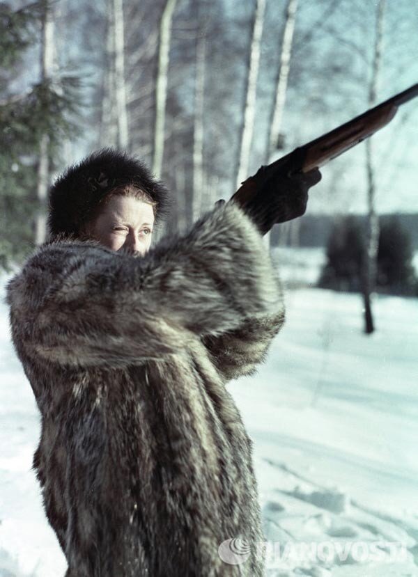 Майя Плисецкая на охоте в подмосковном лесу. Февраль 1963 года. Фото Василия Малышева /РИА Новости/ 