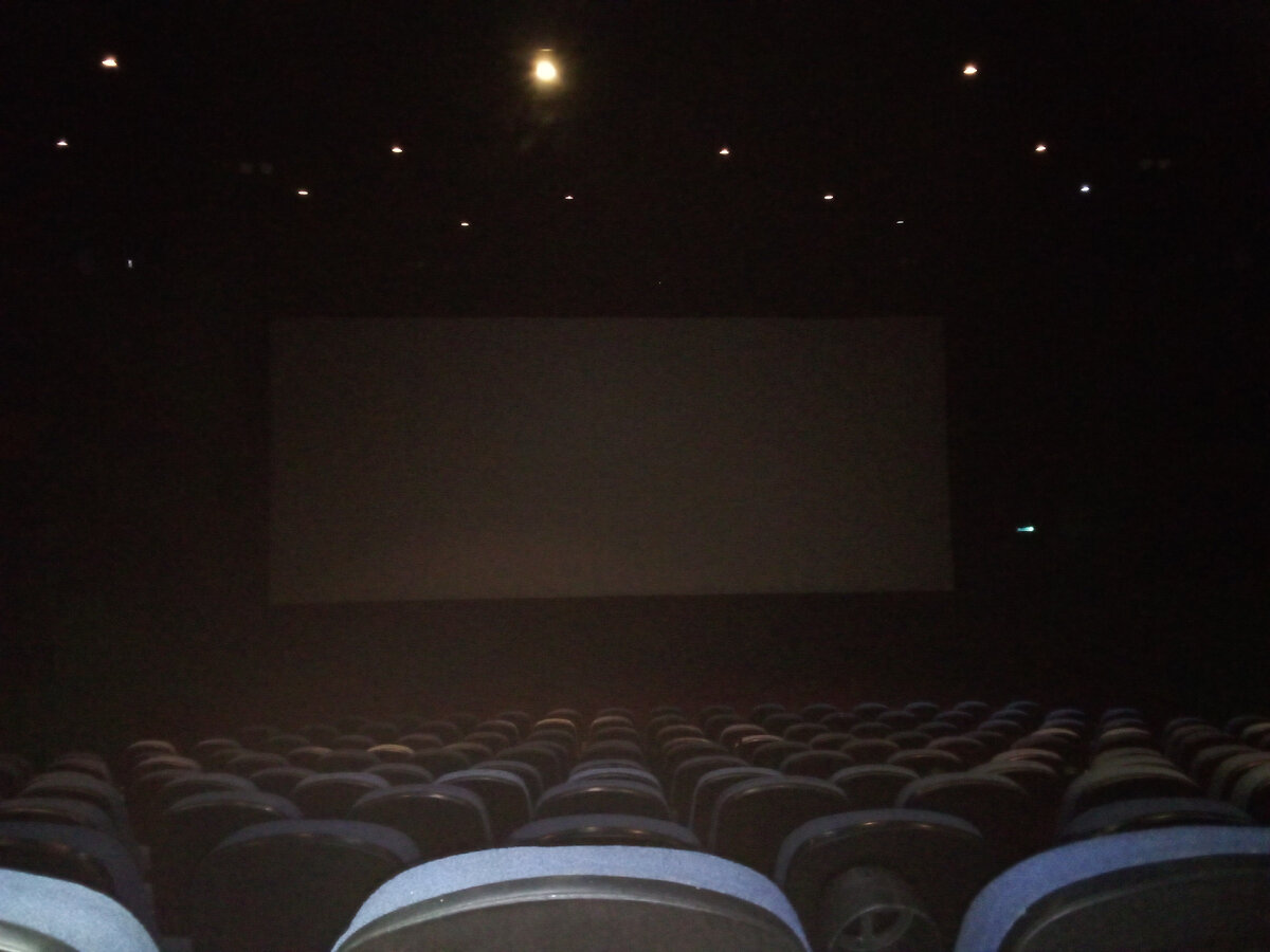 Пустой зал кинотеатра