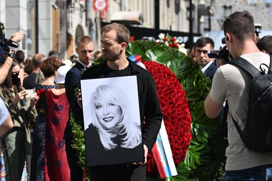    Церемония прощания с народной артисткой РСФСР Ириной Мирошниченко ©Алексей Майшев/РИА Новости