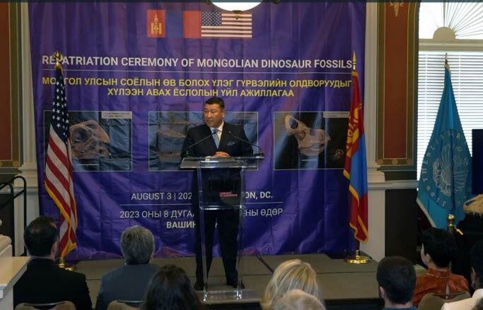 Несколько дней назад в Библиотеке Конгресса США состоялась церемония возвращения Монголии останков динозавров, которые были незаконно вывезены из страны.-4