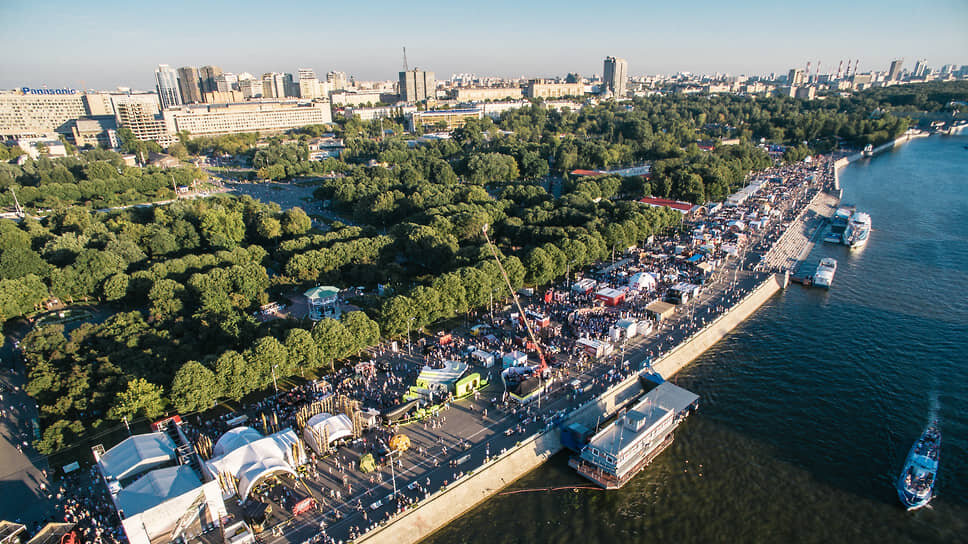 10 августа парк горького. Стиль парка горького. парк горького ярмарка.