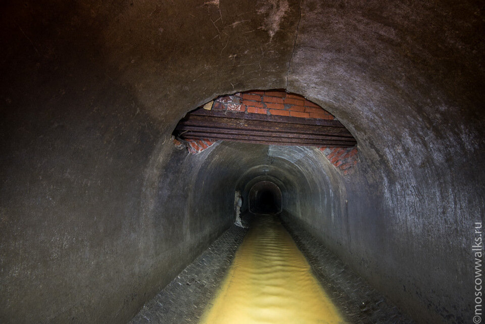 Диггеры река неглинка. Диггеры под землей. Диггеры под землей. Подземная река неглинная. Находки диггеров в москве.