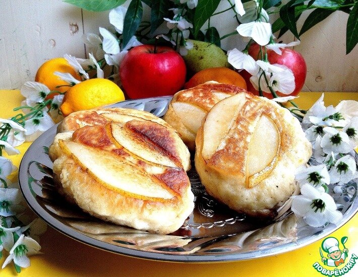 Пушистые, нежные и воздушные оладушки с ароматными яблоками и сочными дольками груши! Они обязательно понравятся вашим деткам. Угощайтесь!!!