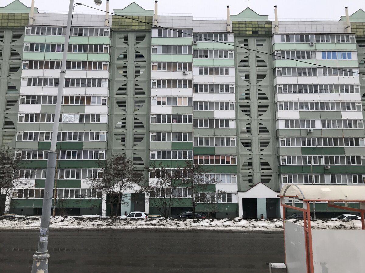 В прицепе ничего не обычного, обычный одиннадцати этажный дом.