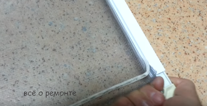 Как установить москитную сетку на окно: правильный монтаж и крепления