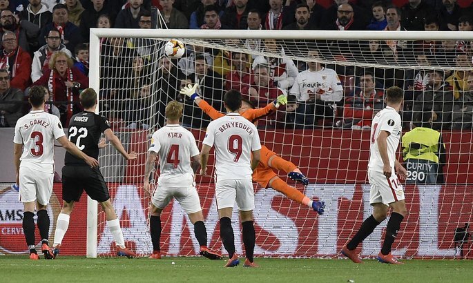 
14 марта во второй встрече 1/8 финала Лиги Европы "Славия" на своём поле примет "Севилью". Сможет ли испанская команда выйти в следующий раунд? Узнайте это в нашем прогнозе.