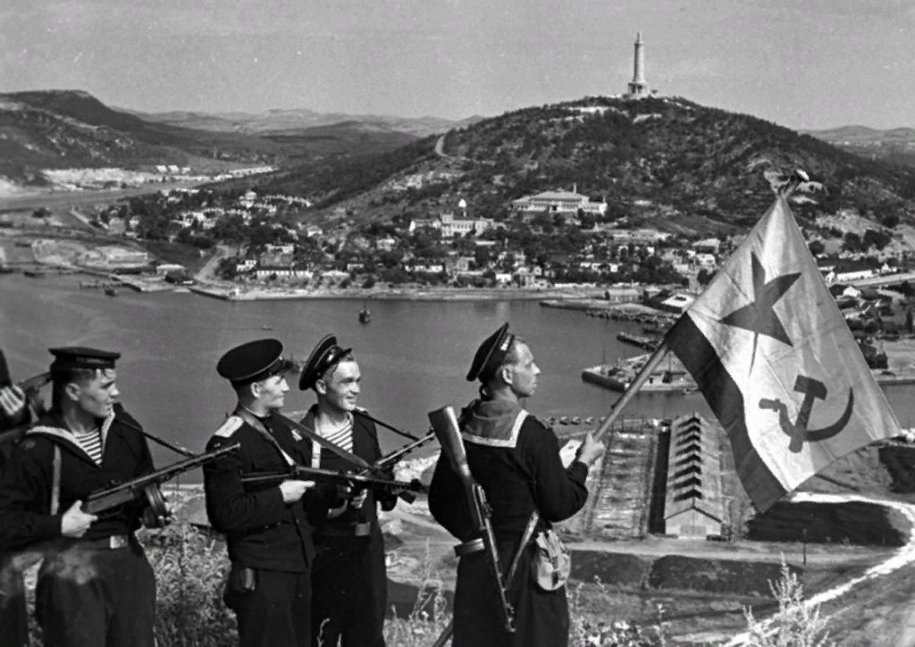 Япония в 1945 году. Освобождение порт-Артура 1945. Фото Евгения Халдея в 1945 году. Советские моряки в порт-Артуре 1945. Советско-японская война.